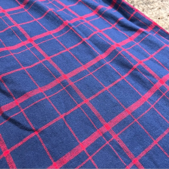 Men’s Chaps Button Down Shirt in Navy Red Plaid - Picture 3 of 5